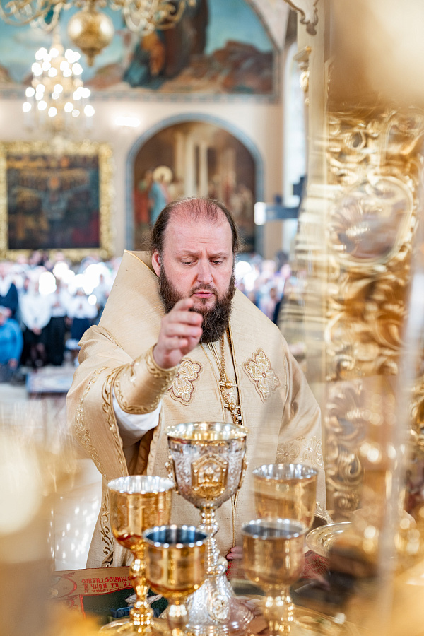 Божественная литургия в соборе Всемилостивого Спаса Вознесенской Давидовой пустыни